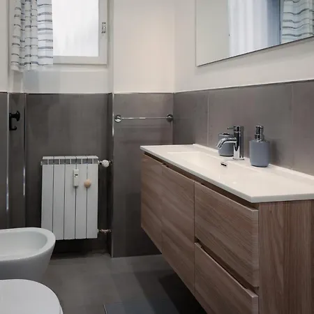 Apartamento Centro Storico Moderno Trilocale Con Balcone Trieste