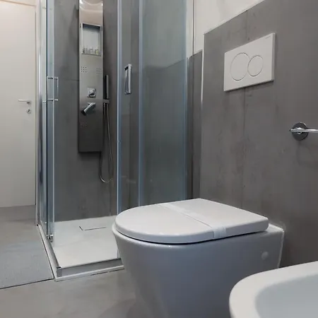 Centro Storico Moderno Trilocale Con Balcone *