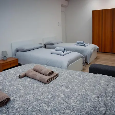 Centro Storico Moderno Trilocale Con Balcone