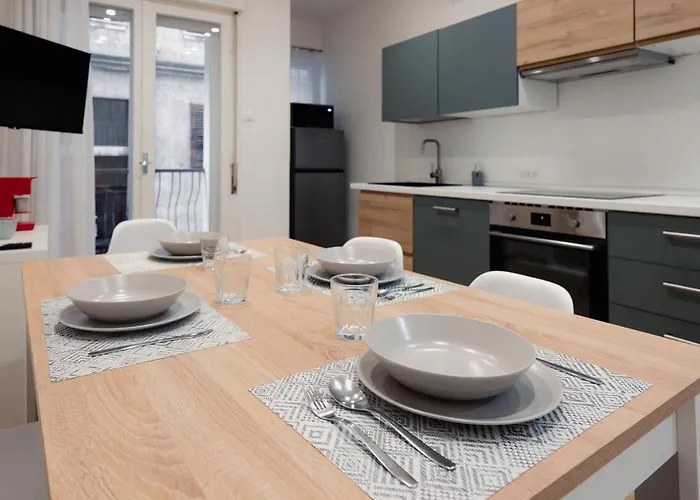 Centro Storico Moderno Trilocale Con Balcone * Trieste