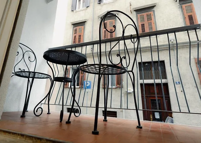 Centro Storico Moderno Trilocale Con Balcone *