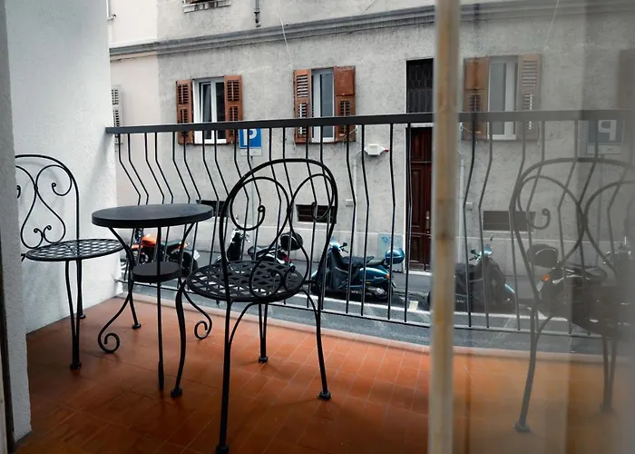 Centro Storico Moderno Trilocale Con Balcone *